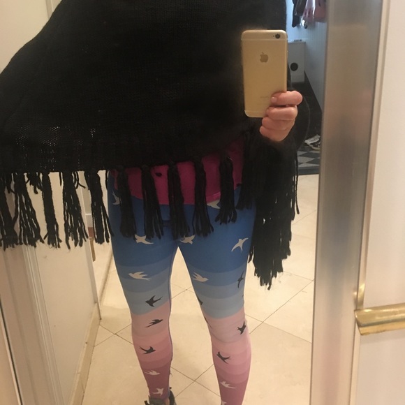 SCOOP NYC knit poncho 🎊HP🎊 - Picture 2 of 6